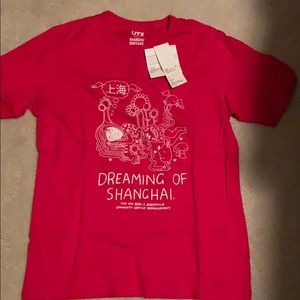Uniqlo Red T-Shirt Dreaming Of Shanghai size L